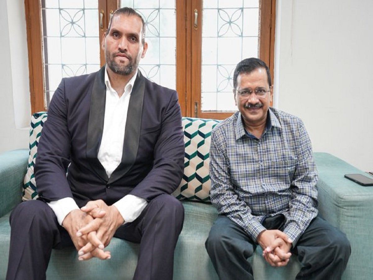 रेसलर खली ने की अरविंद केजरीवाल से मुलाकात, AAP में शामिल होनें की अटकलें हुईं तेज