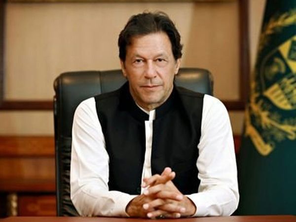 Imran Khan unfollows everyone from Twitter, twitterati speculate