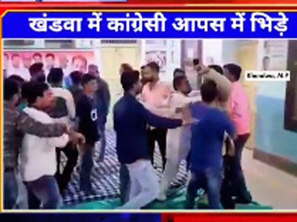 Youth Congress workers fights in meeting before Khnadwa Lok Sabha bypoll
