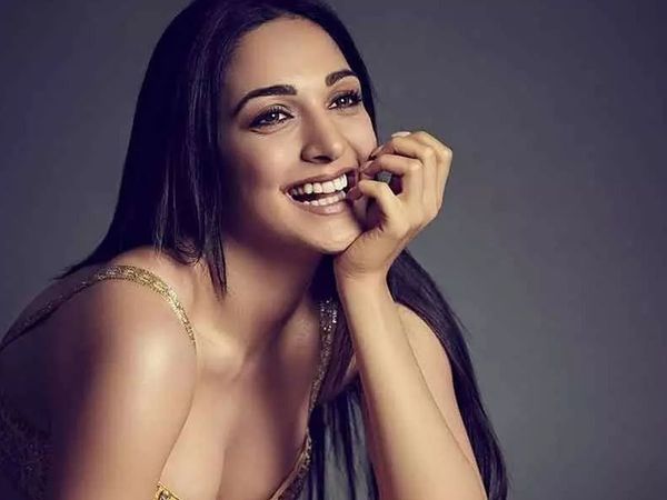 Kiara Advani Bollywood Actress Fan Climbed 27 Floors to Meet Her 