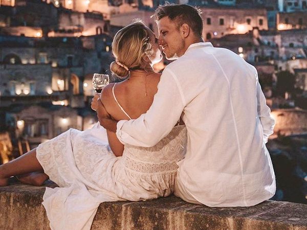 First Kiss between Couple tell you Many Things About Guys you Can Learn