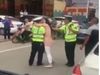 Viral Video Woman Kiss To traffic Policeman Funny Video Goes Viral on Social Media