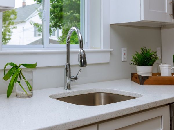 5 Kitchen Items Never Stored Under Sink, 5 Kitchen Items Never Stored Under Sink in hindi, 5 Kitchen Items Never Stored Under Sink Hindi Article,किचन सिंक के नीचे ना रखने वाली 5 अनावश्यक चीजें, भूल कर ना रखे किचन सिंक के नीचे ये 5 चीजें,  सिंक के नीचे ना 