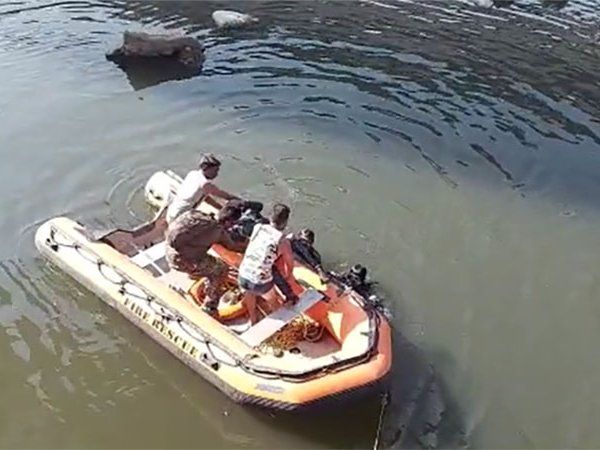 राजस्थान के कोटा में दर्दनाक हादसा! बारात के लिए जा रही एक कार चंबल नदी में गिरी, दूल्हे समेत 9 लोगों की मौत