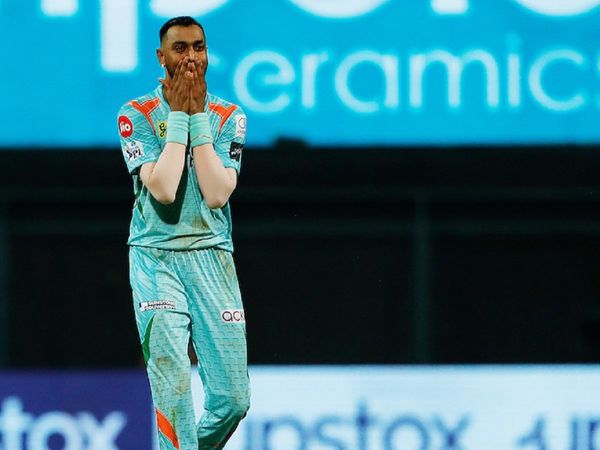 Krunal Pandya dismiss Hardik Pandya