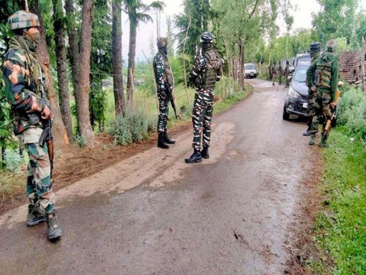 Jammu Kashmir : कुलगाम में घिरे आतंकी, सुरक्षाबलों के साथ मुठभेड़ जारी