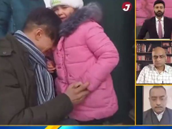Russia-Ukraine war : Father started crying while leaving his daughter in Kyiv