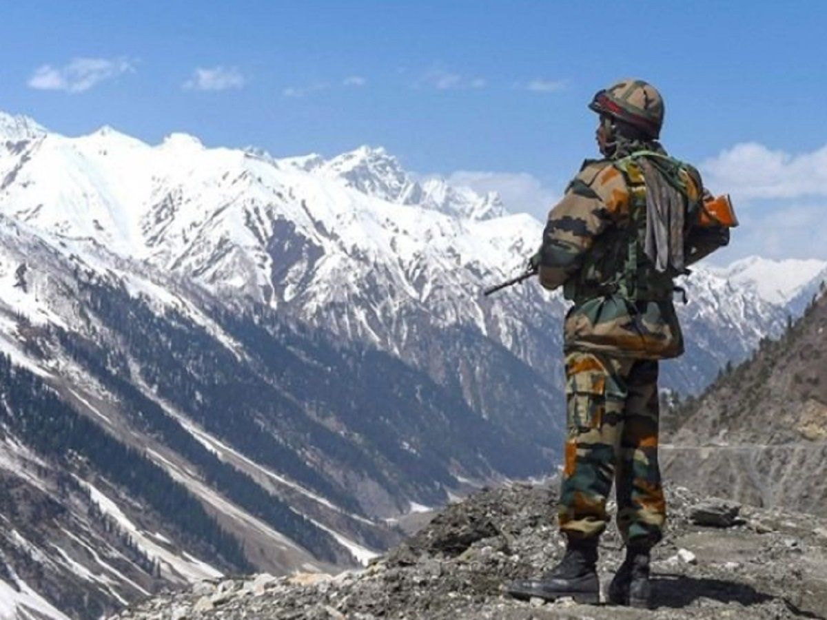 पूर्वी लद्दाख में ऊंचाइयों पर कड़ाके की ठंड, भारत की तैयारी से भौचक्का चीन, अब खरीद रहा गर्म कपड़े