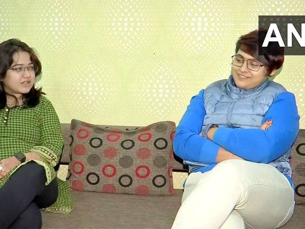  Two women doctors marriage