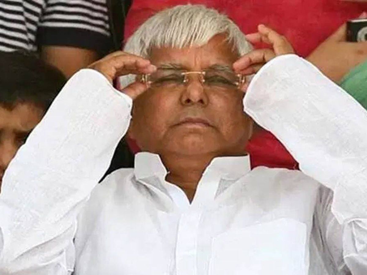तीन साल बाद जेल से बाहर आए लालू प्रसाद यादव, चारा घोटाले में काट रहे थे सजा