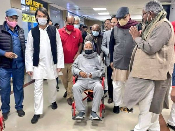 'देश गृहयुद्ध की तरफ बढ़ रहा', हिजाब विवाद पर बोले लालू यादव