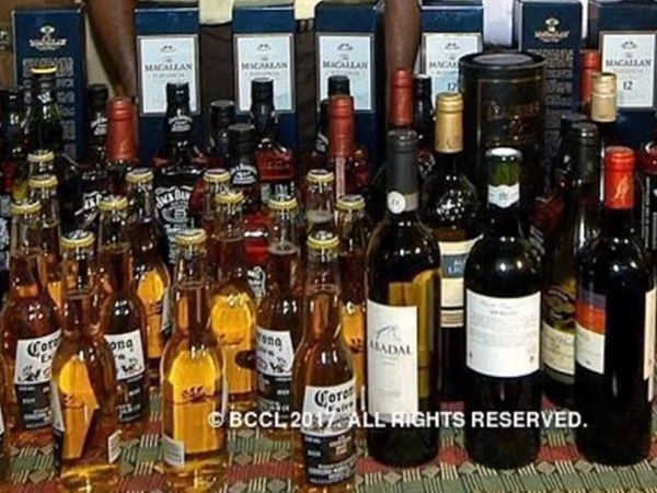 Delhi New Excise Policy: दिल्ली सरकार क्यों बदलनी पड़ी शराब नीति, आसान तरीके से समझें