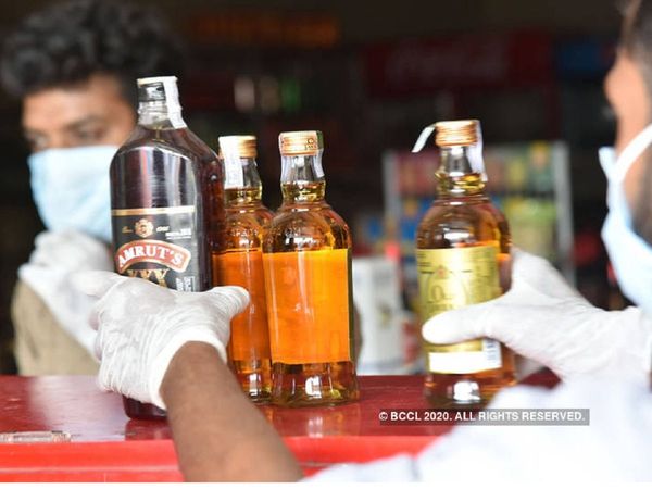 दिल्‍ली में बंद होंगी शराब की दुकानें? कोर्ट पहुंचा मामला