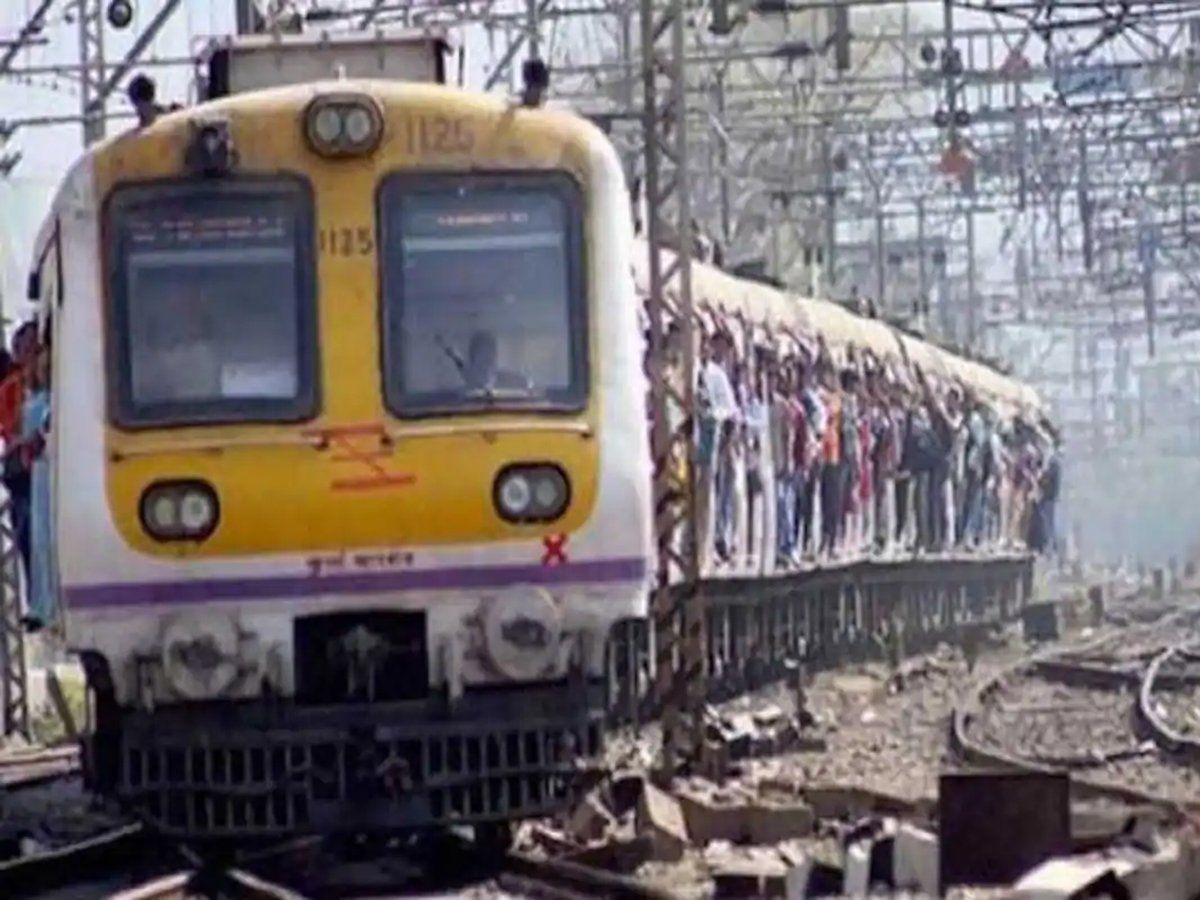 Mumbai Local Train: अच्छी खबर ! सेंट्रल एवं वेस्टर्न रेलवे की 95% लोकल ट्रेनें आज से बहाल