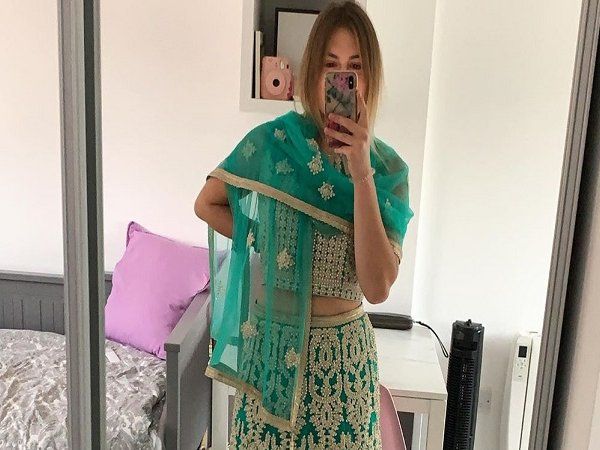 london girl singing punjabi songs