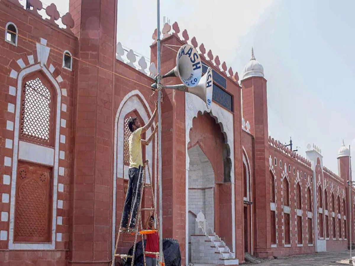 मस्जिदों में अजान के लिए लाउडस्पीकर लगाना मौलिक अधिकार नहीं है: इलाहाबाद हाईकोर्ट
