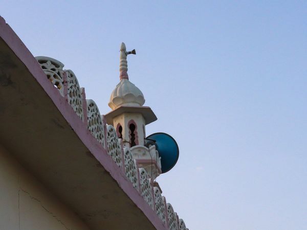 Three out of 4 loudspeakers removed from above the mosque adjacent to Shri Krishna Janmabhoomi, decision to maintain harmony