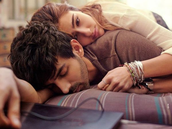 Love Aaj Kal Review in Hindi are sara ali khan kartik aaryan able to recreate the magic of saif ali khan deepika padukone in Imtiaz Ali movie 