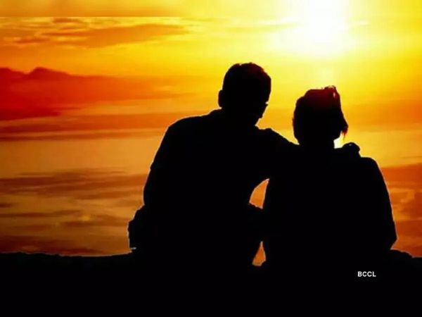 Teacher- Student: टीचर- स्टूडेंट रिश्ता दागदार, नैन मिले बात बनी और हो गए फरार, तलाश में जुटी पुलिस