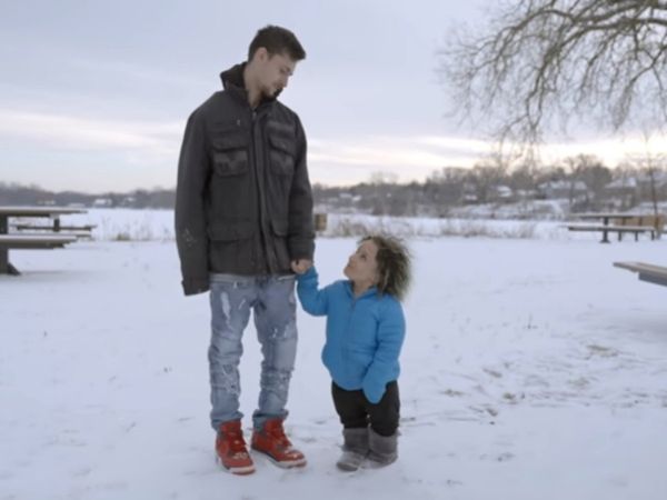 Valentines Day 2022 Special Five Feet seven inch Boy Fell In Love With 2 feet 10 inch girl know about weird love story