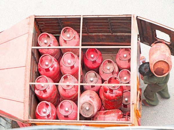 lpg cylinder price in delhi, lpg cylinder price in mumbai, lpg cylinder price in kolkata, lpg cylinder price in chennai