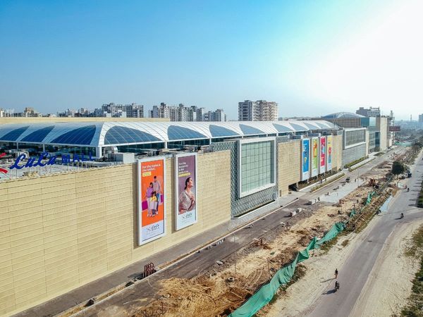 Lucknow, Lullu Mall, Namaz, Hanuman Chalisa