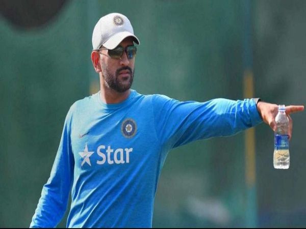 Mahendra Singh Dhoni retires: महेंद्र सिंह धोनी के संन्यास पर राजनीतिक हल्के ने इस तरह दिया रिएक्शन