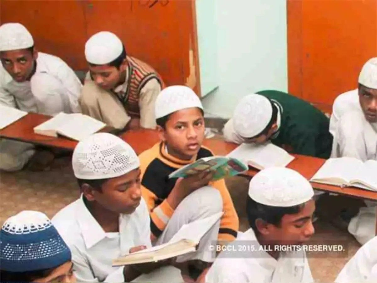 ऐतराज के बीच यूपी में मदरसों का सर्वे जारी, जमकर हुई थी सियासत