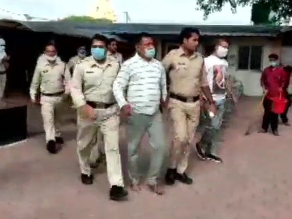 after arrest in Ujjain vikas dubey says he is vikas dubey from kanpur