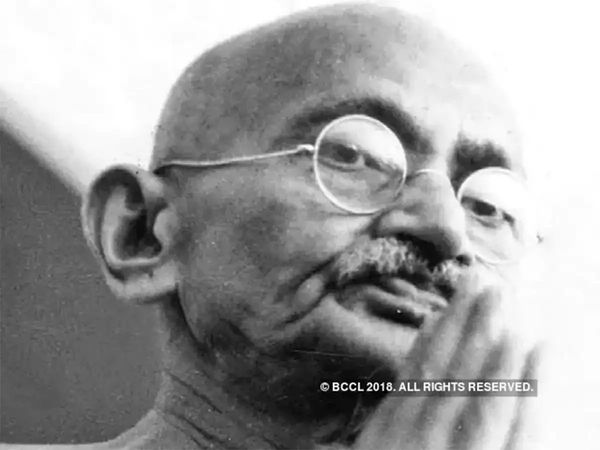 22 August 1921, Mahatma Gandhi burnt Holi for foreign goods