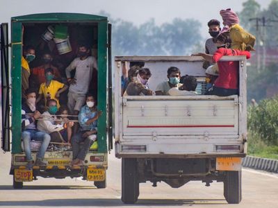 Auto driver uses money saved for wedding to feed migrants in Pune Auto driver uses money saved for wedding to feed migrants in Pune