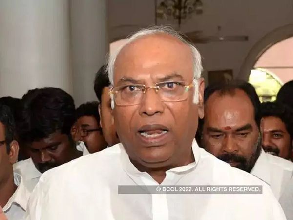 ED is questioning Mallikarjuna Kharge in National Herald corruption case