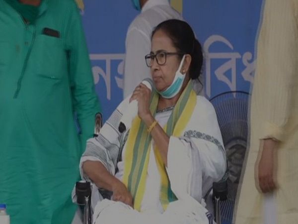 Mamata Banerjee attacks on Owaisi, ISF chief in Bengal Chunav 