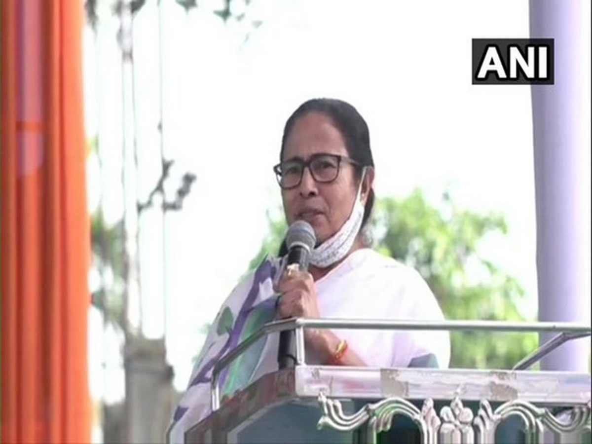 Mamata Banerjee: ममता बनर्जी को पीएम उम्मीदवार बनाने के लिए विपक्ष से बात करेगी पार्टी, बोले सौगत रॉय