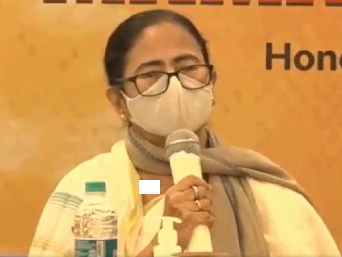 Mumbai BJP leader filed police complaint against Mamata Banerjee for  showing disrespect to national anthem - ममता बनर्जी ने किया राष्‍ट्रगान का  अपमान! जानिये बीजेपी नेता ने क्‍यों दी पुलिस ...