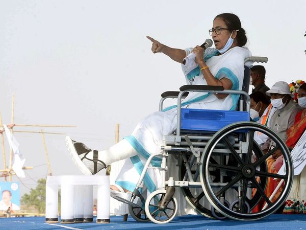 Mamta Banerjee: अब खंभों में ढूंढा जा रहा है जवाब कि ममता बनर्जी को कैसे लगी थी चोट