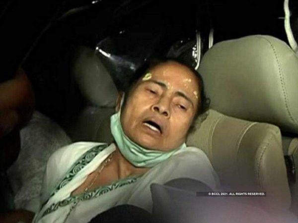 सियासत के केंद्र में ममता बनर्जी की चोट, रामदास अठावले बोले- उन पर कभी हमला नहीं हुआ अब कैसे हो गया