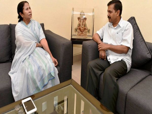 समर्थन वाला खत, दिल्ली सरकार की ताकत पर अरविंद केजरीवाल के साथ आईं ममता