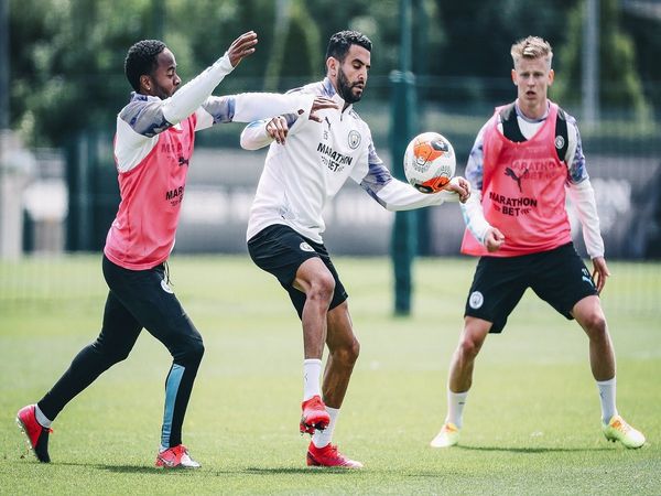 Manchester City players training for EPL
