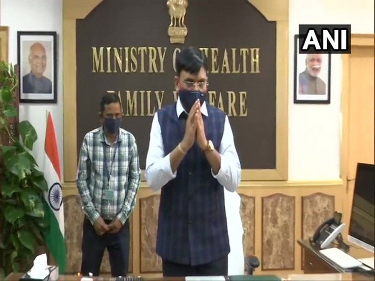 अपने इन 2 ट्वीट के लिए ट्रोल हो गए मनसुख मंडाविया, हर्ष वर्धन की जगह बने हैं स्वास्थ्य मंत्री