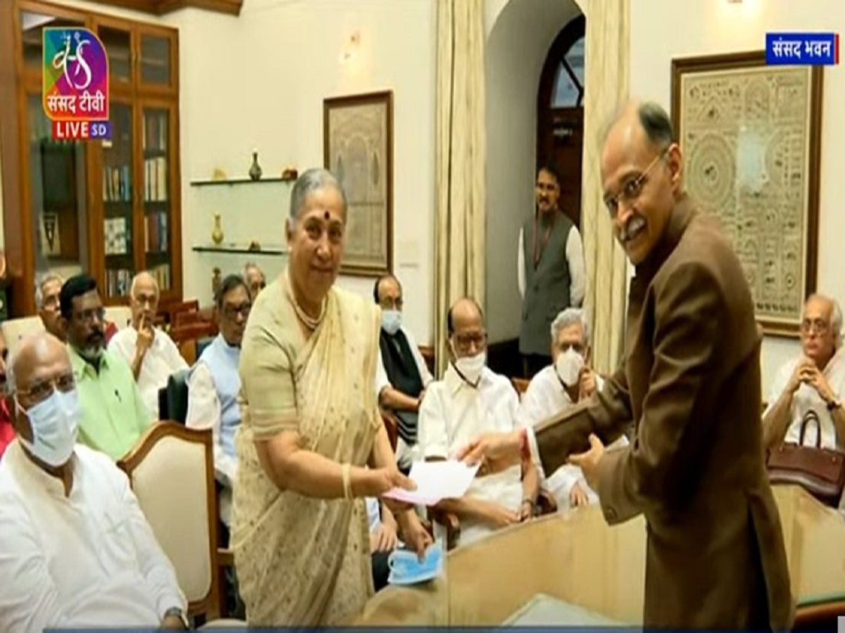 Vice Presidential election 2022: विपक्ष की साझा उम्मीदवार मार्गरेट अल्वा ने किया नामांकन, मुकाबले में जगदीप धनखड़