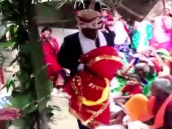  Man married to wooden effigy in Prayagraj
