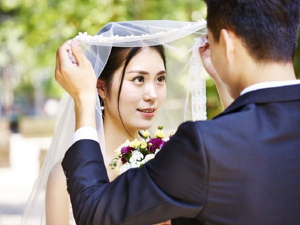 चीन में लगातार सात वर्षों में विवाह पंजीकरण की संख्या में कमी आई है