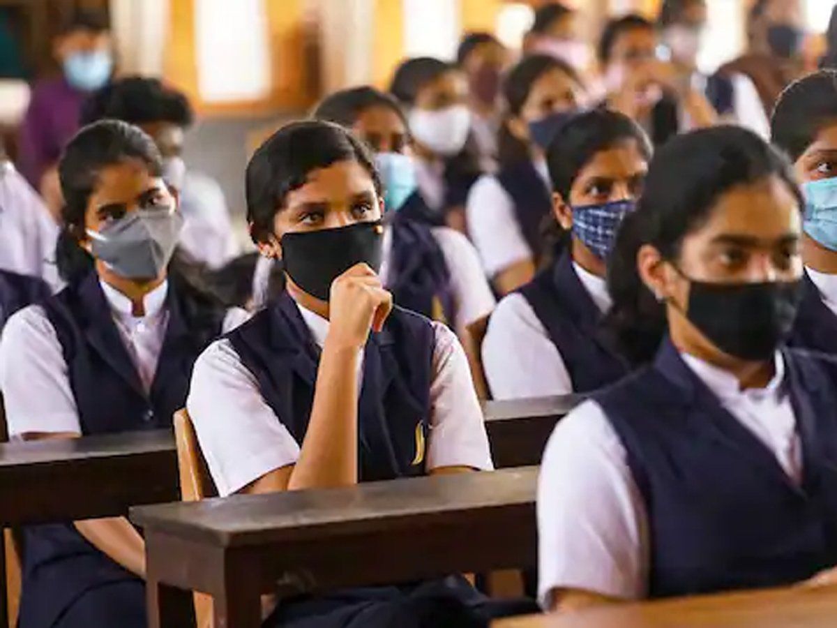 सरकार का बड़ा फैसला, CBSE की 10वीं की परीक्षा रद्द, 12वीं की स्थगित