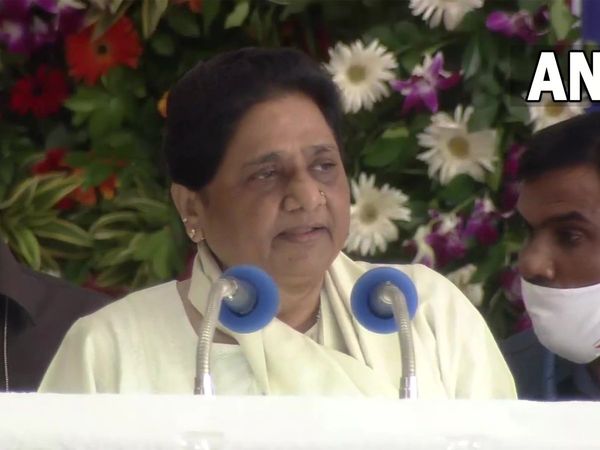Mayawati says her govt will not building parks & 'smaraks' in UP 