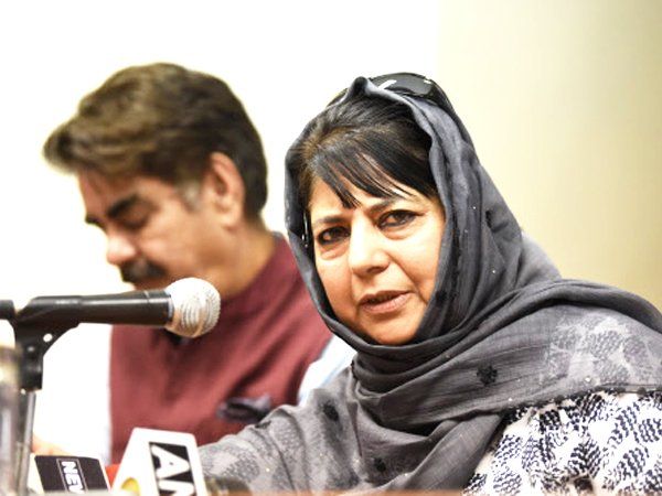 Mehbooba Mufti raise flag of Jammu and Kashmir