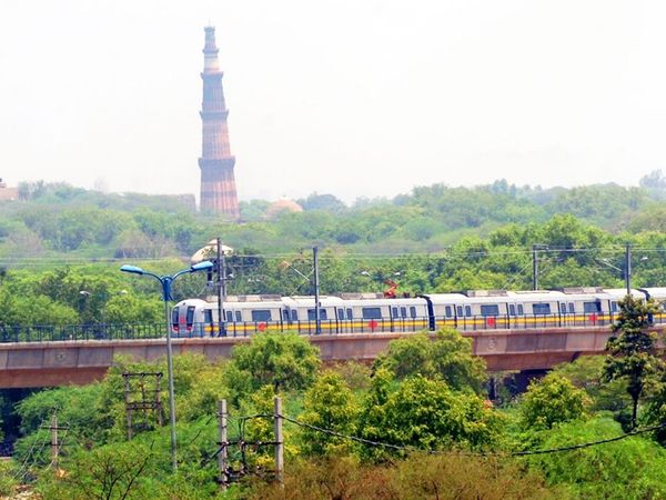 The journey of Delhi Metro Train was not like this Corona changed everything