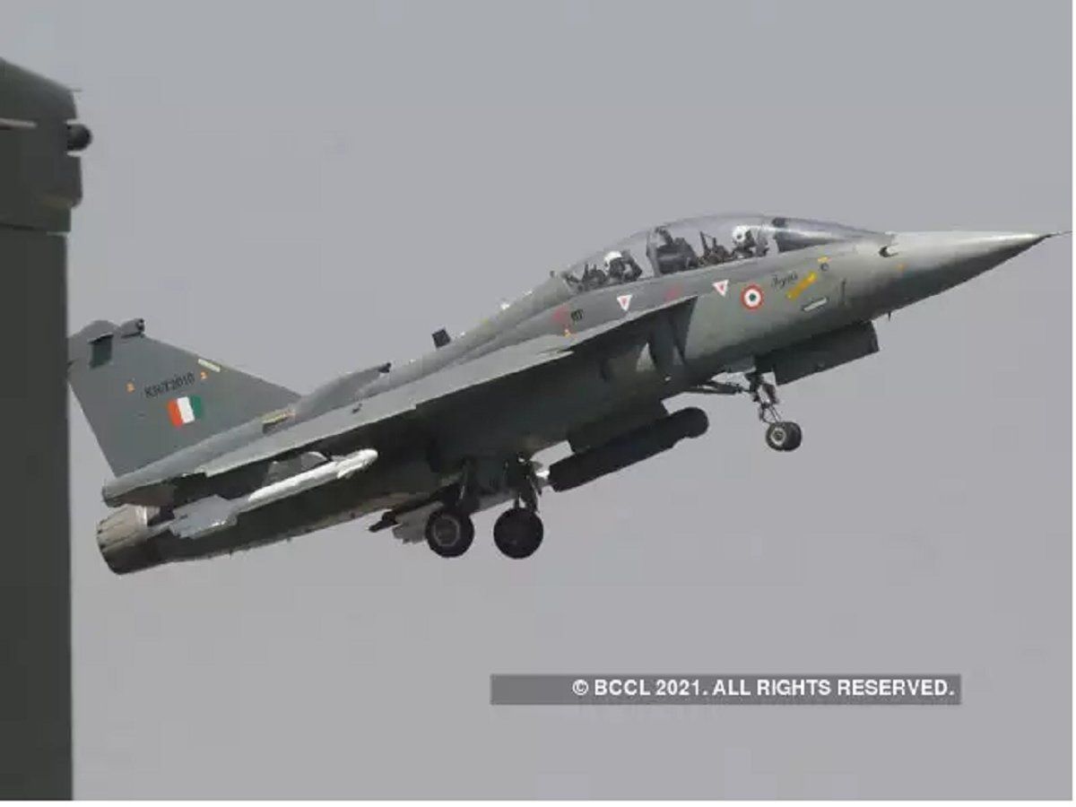 MiG-21 crash: राजस्थान के जैसलमेर में वायुसेना का MiG-21 लड़ाकू विमान दुर्घटनाग्रस्त, विंग कमांडर पायलट ने गंवाई जान