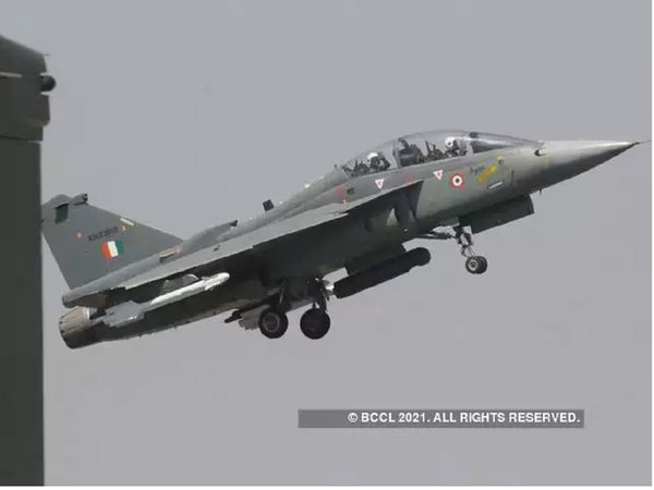 MiG-21 crash: राजस्‍थान के जैसलमेर में वायुसेना का MiG-21 लड़ाकू विमान दुर्घटनाग्रस्‍त, पायलट का अब तक नहीं चला है पता