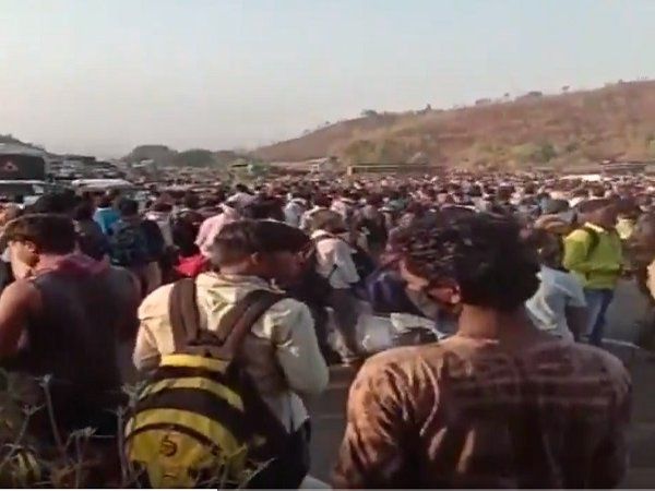 Migrant workers: जब भूख और पैरों के दर्द ने दे दिया जवाब, मध्य प्रदेश -महाराष्ट्र सीमा पर मजदूरों का हंगामा